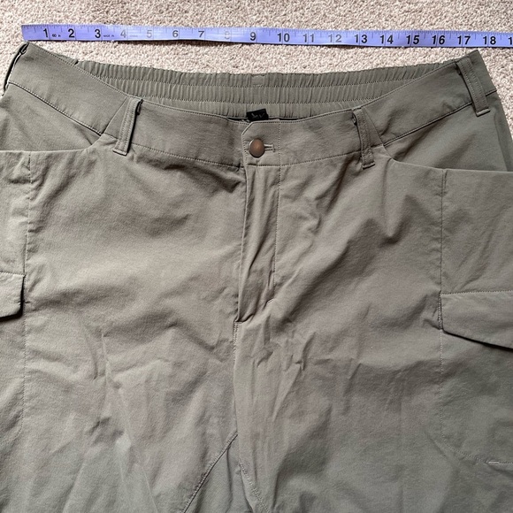 Mens Lululemon 8” Utility Cargo Shorts Size 38 - Picture 10 of 13